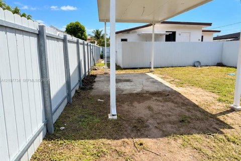 Villa ou maison à vendre à Miami, Floride: 3 chambres, 93.55 m2 № 2426180 - photo 6