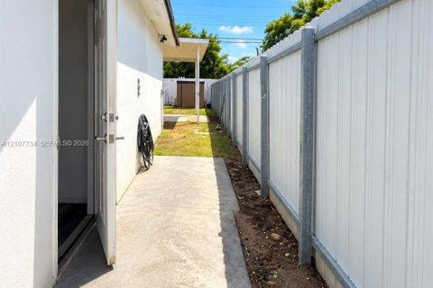 Villa ou maison à vendre à Miami, Floride: 3 chambres, 93.55 m2 № 2426180 - photo 9