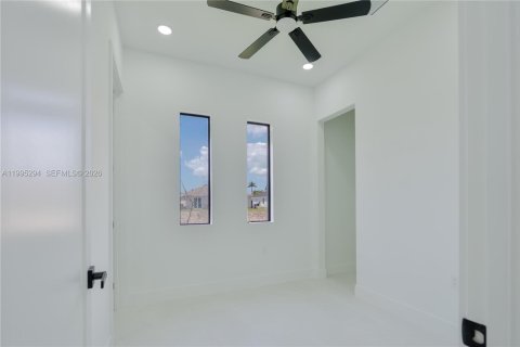 Casa en venta en Cape Coral, Florida, 4 dormitorios, 157.1 m2 № 2064599 - foto 20