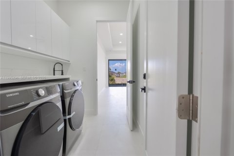 Casa en venta en Cape Coral, Florida, 4 dormitorios, 157.1 m2 № 2064599 - foto 30