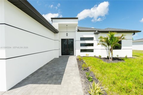 Casa en venta en Cape Coral, Florida, 4 dormitorios, 157.1 m2 № 2064599 - foto 2