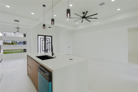 Casa en venta en Cape Coral, Florida, 4 dormitorios, 157.1 m2 № 2064599 - foto 6