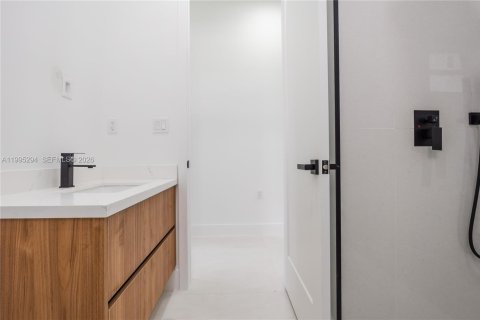 Casa en venta en Cape Coral, Florida, 4 dormitorios, 157.1 m2 № 2064599 - foto 15