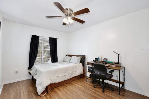 Villa ou maison à louer à Orlando, Floride: 4 chambres, 173.17 m2 № 2296647 - photo 10