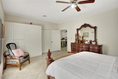 House in Clewiston, Florida 4 bedrooms, 176.89 sq.m. № 1944426 - photo 15