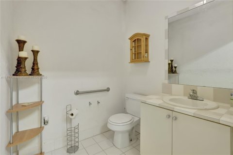 House in Clewiston, Florida 4 bedrooms, 176.89 sq.m. № 1944426 - photo 21