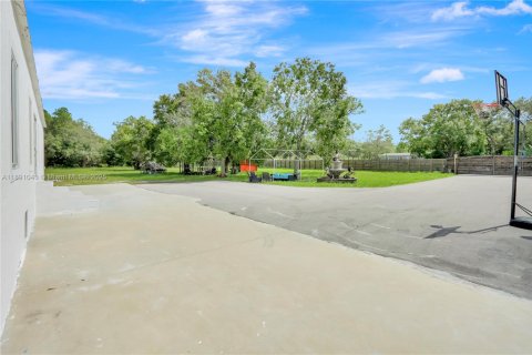 House in Clewiston, Florida 4 bedrooms, 176.89 sq.m. № 1944426 - photo 7