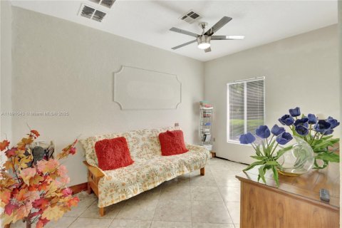 House in Clewiston, Florida 4 bedrooms, 176.89 sq.m. № 1944426 - photo 10