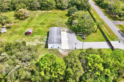 House in Clewiston, Florida 4 bedrooms, 176.89 sq.m. № 1944426 - photo 4