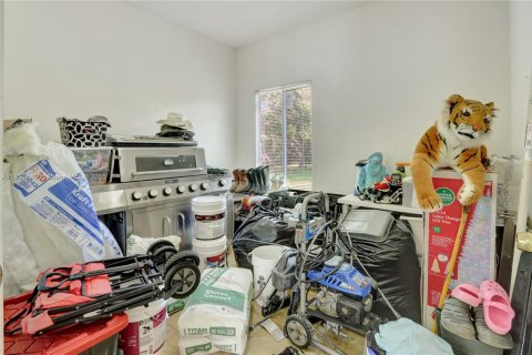 House in Clewiston, Florida 4 bedrooms, 176.89 sq.m. № 1944426 - photo 24