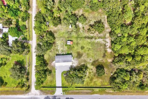 House in Clewiston, Florida 4 bedrooms, 176.89 sq.m. № 1944426 - photo 2