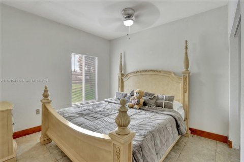 House in Clewiston, Florida 4 bedrooms, 176.89 sq.m. № 1944426 - photo 20
