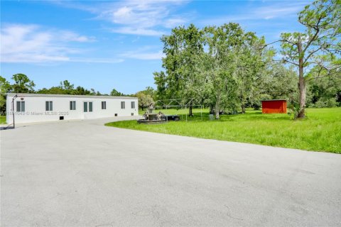 House in Clewiston, Florida 4 bedrooms, 176.89 sq.m. № 1944426 - photo 5