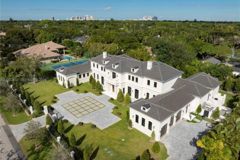 House in Pinecrest, Florida 7 bedrooms, 895.95 sq.m. № 2020068 - photo 27