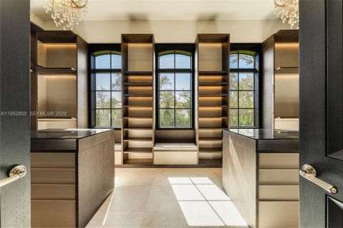 House in Pinecrest, Florida 7 bedrooms, 895.95 sq.m. № 2020068 - photo 14