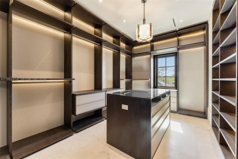 House in Pinecrest, Florida 7 bedrooms, 895.95 sq.m. № 2020068 - photo 18