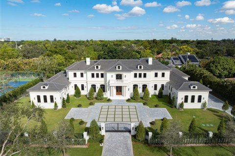 House in Pinecrest, Florida 7 bedrooms, 895.95 sq.m. № 2020068