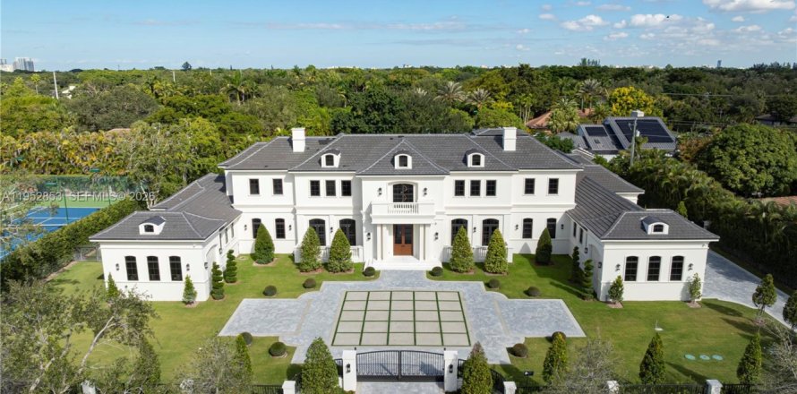 House in Pinecrest, Florida 7 bedrooms, 895.95 sq.m. № 2020068