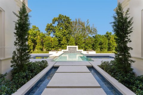 House in Pinecrest, Florida 7 bedrooms, 895.95 sq.m. № 2020068 - photo 20