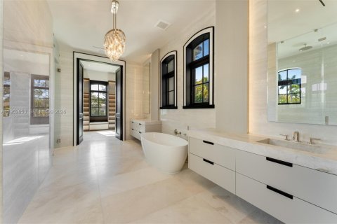 House in Pinecrest, Florida 7 bedrooms, 895.95 sq.m. № 2020068 - photo 13