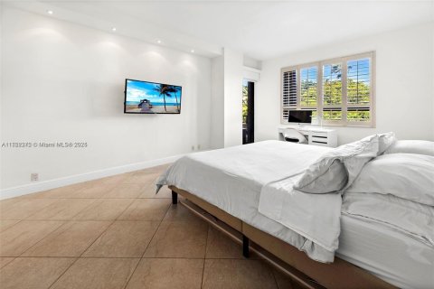 Condo in Key Biscayne, Florida, 2 bedrooms  № 1862897 - photo 17