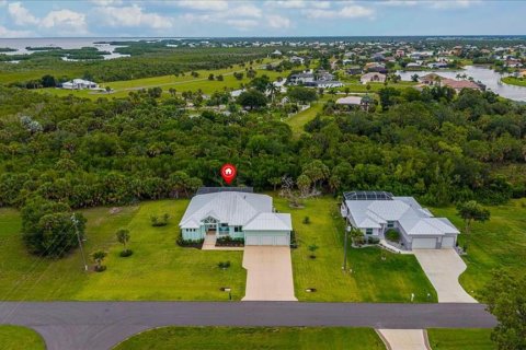 Villa ou maison à vendre à Punta Gorda, Floride: 4 chambres, 195.19 m2 № 2155724 - photo 4