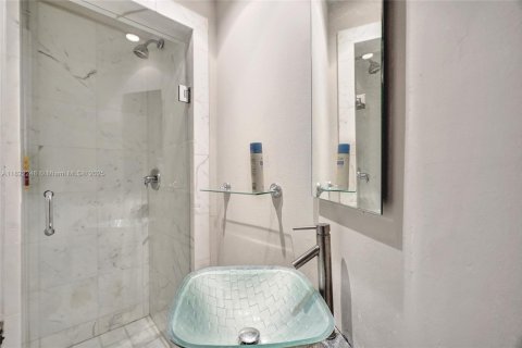 Condominio en venta en Miami, Florida, 3 dormitorios, 403.38 m2 № 1785795 - foto 28