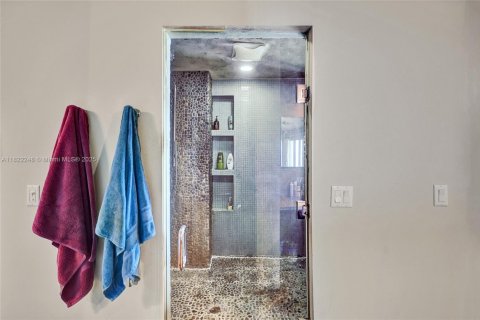 Condominio en venta en Miami, Florida, 3 dormitorios, 403.38 m2 № 1785795 - foto 19