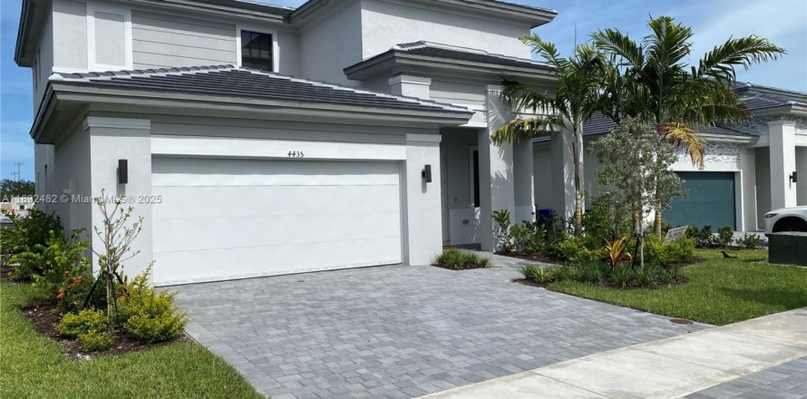 Casa en Miramar, Florida 4 dormitorios, 251.21 m2 № 1948257