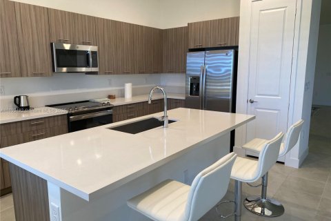 Casa en alquiler en Miramar, Florida, 4 dormitorios, 251.21 m2 № 1948257 - foto 3