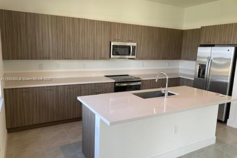 Casa en alquiler en Miramar, Florida, 4 dormitorios, 251.21 m2 № 1948257 - foto 4