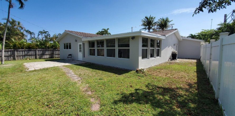 House in Boca Raton, Florida 3 bedrooms, 177.26 sq.m. № 1159824