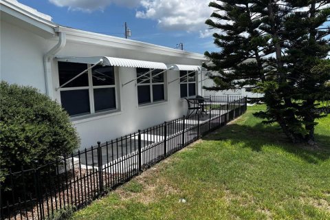 Villa ou maison à vendre à Pinellas Park, Floride: 2 chambres, 107.21 m2 № 2283278 - photo 12