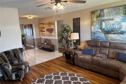 Villa ou maison à vendre à Pinellas Park, Floride: 2 chambres, 107.21 m2 № 2283278 - photo 2
