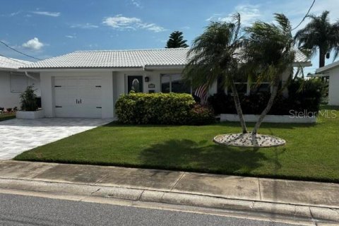 House in Pinellas Park, Florida 2 bedrooms, 107.21 sq.m. № 2283278