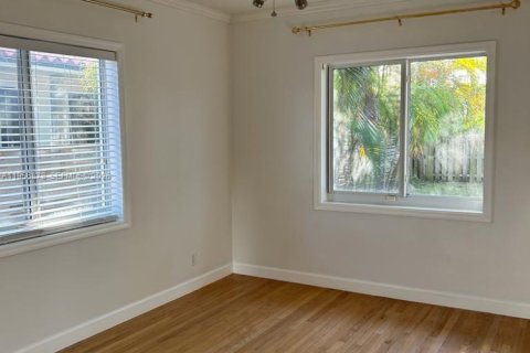 Casa en alquiler en Surfside, Florida, 3 dormitorios, 142.14 m2 № 2010813 - foto 13