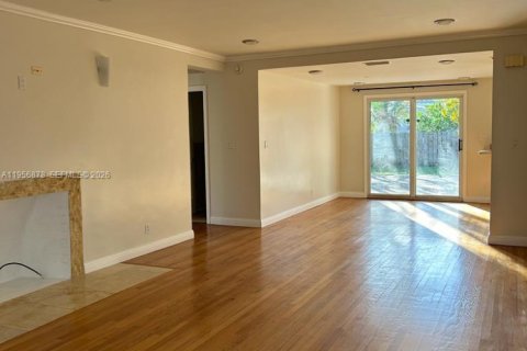 Casa en alquiler en Surfside, Florida, 3 dormitorios, 142.14 m2 № 2010813 - foto 7