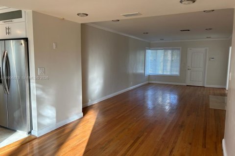 Casa en alquiler en Surfside, Florida, 3 dormitorios, 142.14 m2 № 2010813 - foto 6