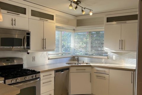 Casa en alquiler en Surfside, Florida, 3 dormitorios, 142.14 m2 № 2010813 - foto 4