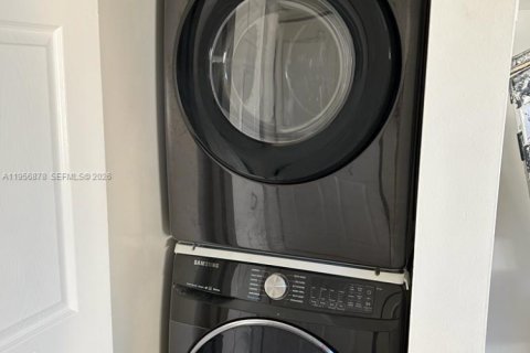 Casa en alquiler en Surfside, Florida, 3 dormitorios, 142.14 m2 № 2010813 - foto 15