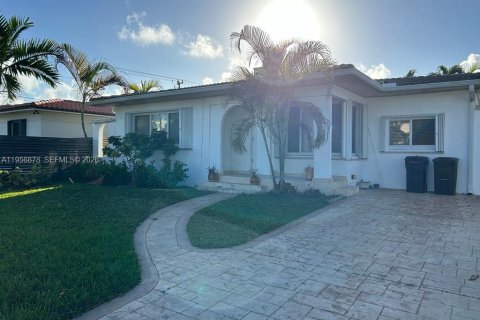 Casa en Surfside, Florida 3 dormitorios, 142.14 m2 № 2010813