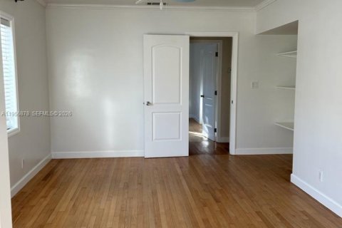 Casa en alquiler en Surfside, Florida, 3 dormitorios, 142.14 m2 № 2010813 - foto 10