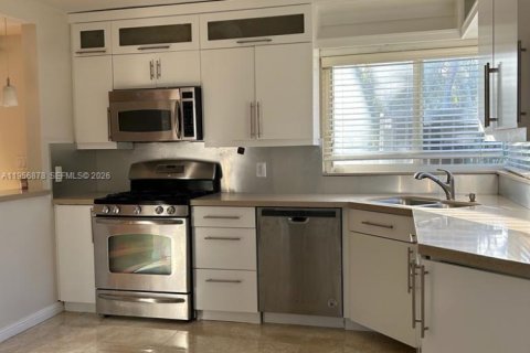 Casa en alquiler en Surfside, Florida, 3 dormitorios, 142.14 m2 № 2010813 - foto 5