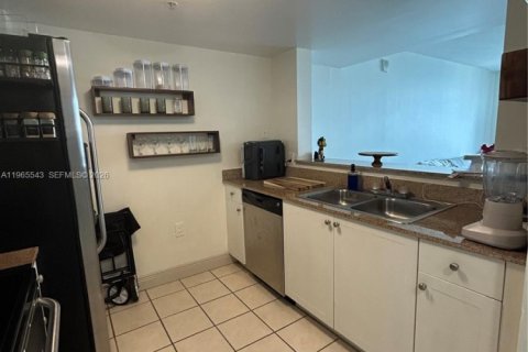 Condo in Miami, Florida, 1 bedroom  № 2028820 - photo 16