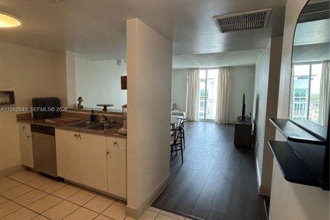 Condo in Miami, Florida, 1 bedroom  № 2028820 - photo 15