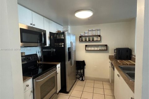 Condo in Miami, Florida, 1 bedroom  № 2028820 - photo 17