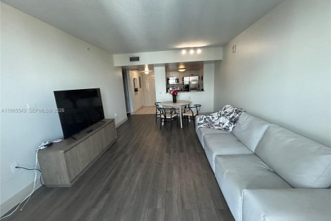 Condo in Miami, Florida, 1 bedroom  № 2028820 - photo 4