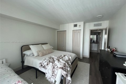 Condo in Miami, Florida, 1 bedroom  № 2028820 - photo 9