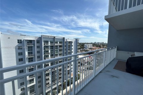 Condo in Miami, Florida, 1 bedroom  № 2028820 - photo 2