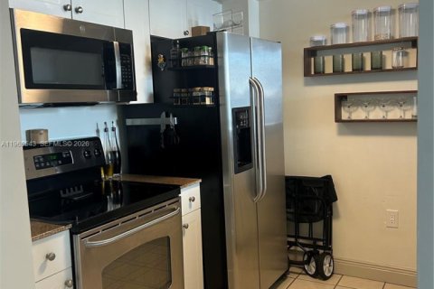 Condo in Miami, Florida, 1 bedroom  № 2028820 - photo 18